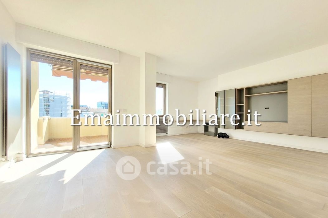 Appartamento in Affitto in Via Andrea Costa 11 a Milano