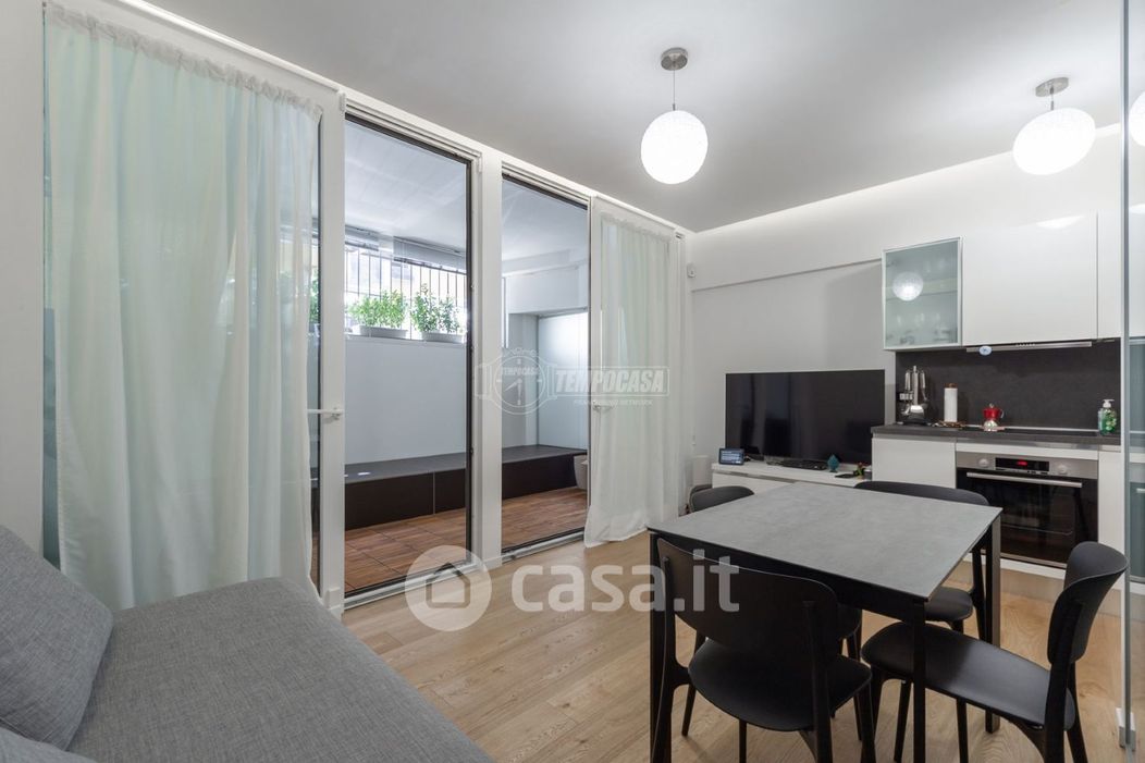 Appartamento in Vendita in Via Lomellina 19 a Milano