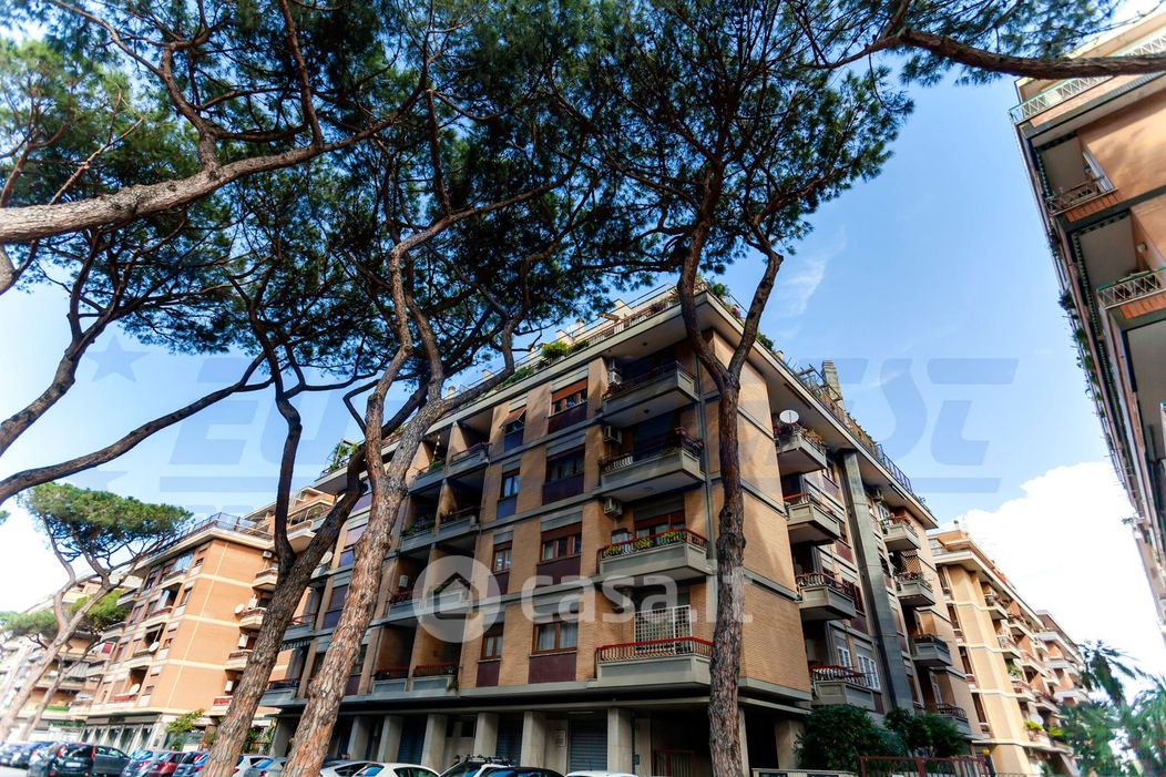 Appartamento in Vendita in Via Alessandro Piola Caselli a Roma