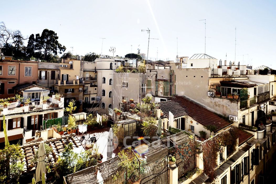Appartamento in Vendita in Via del Tritone a Roma