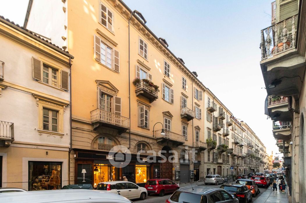 Appartamento in Vendita in Via San Massimo 44 a Torino