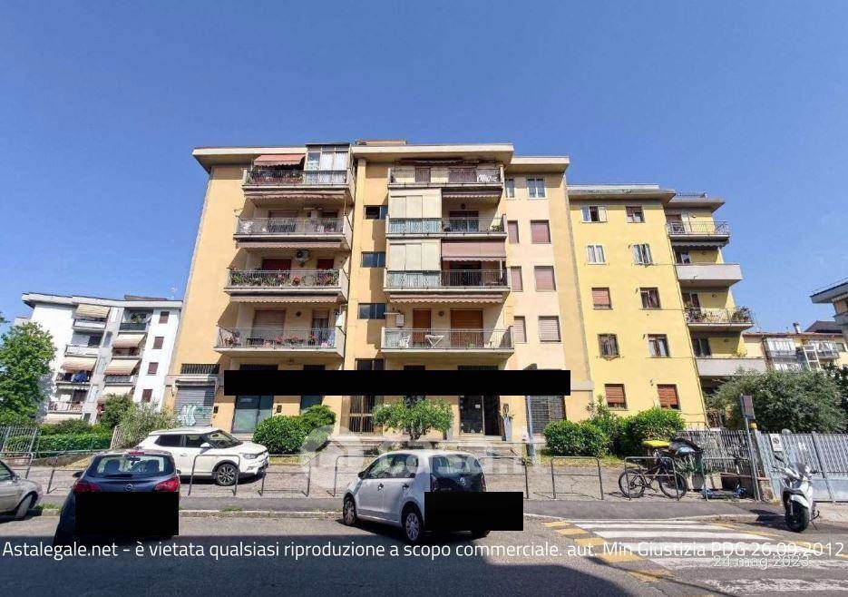 Appartamento in Vendita in Via Fosse Ardeatine 11 a Prato