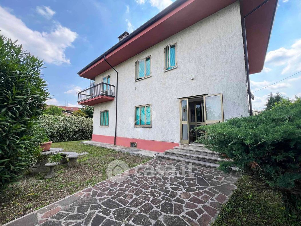 Casa Bi/Trifamiliare in Vendita in Via Baldasseria Alta a Udine