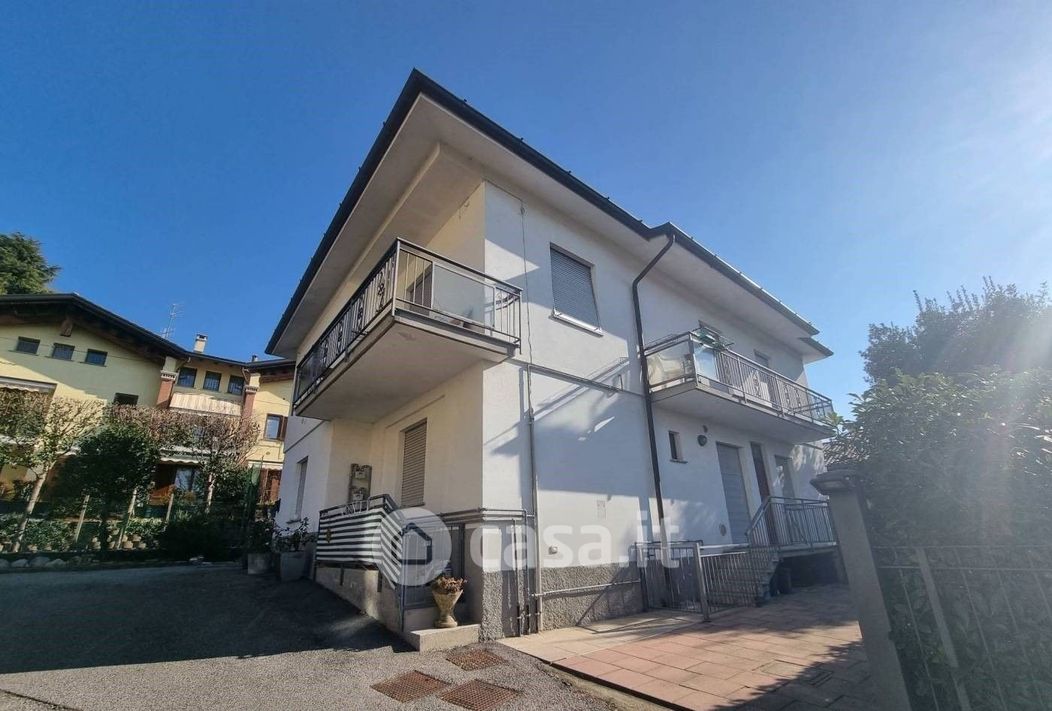 Casa indipendente in Vendita in Via Stefano Ticozzi 19 a Como