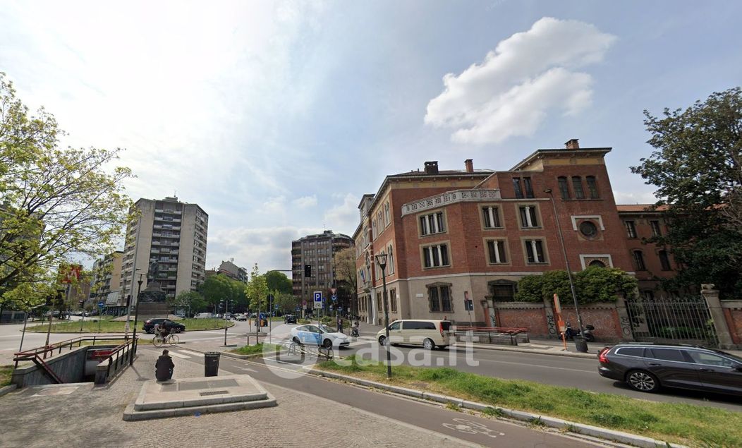 Appartamento in Vendita in Piazza Michelangelo Buonarroti a Milano