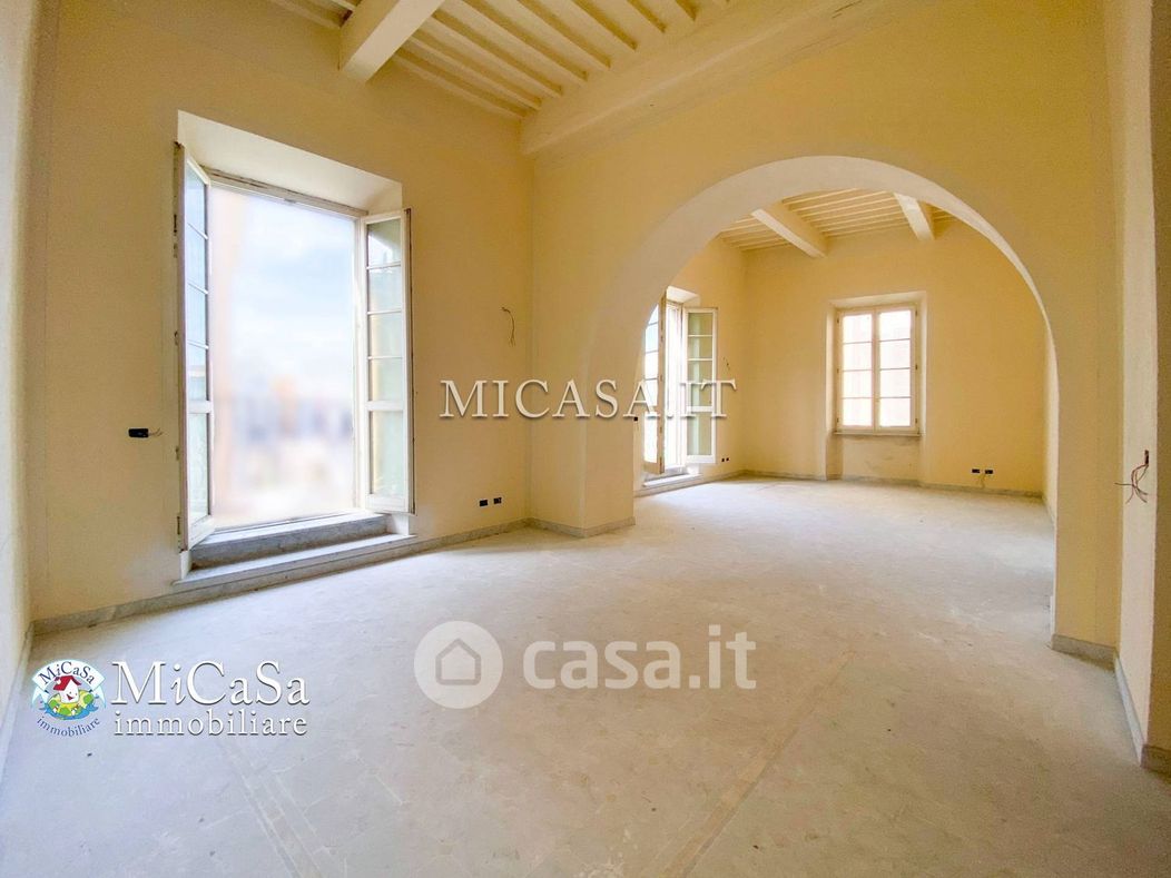 Appartamento in Vendita in Lungarno Antonio Pacinotti a Pisa