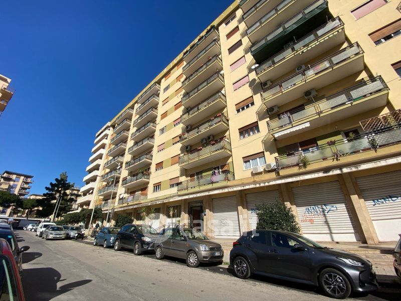 Appartamento in Vendita in Via Francesco de Sanctis a Palermo