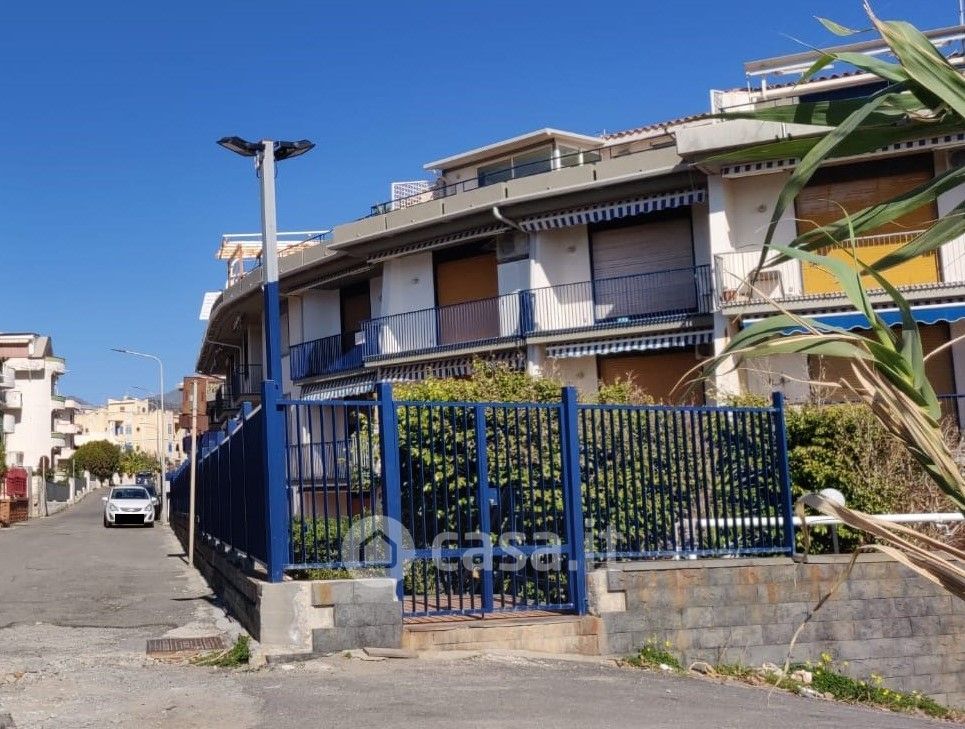Garage/Posto auto in Vendita in Via Teocle 1 a Giardini-Naxos