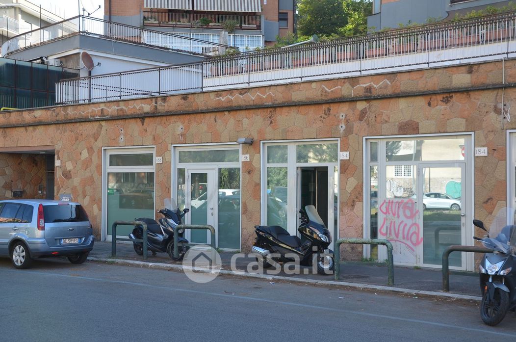 Negozio/Locale commerciale in Affitto in Viale Tirreno 186 a Roma