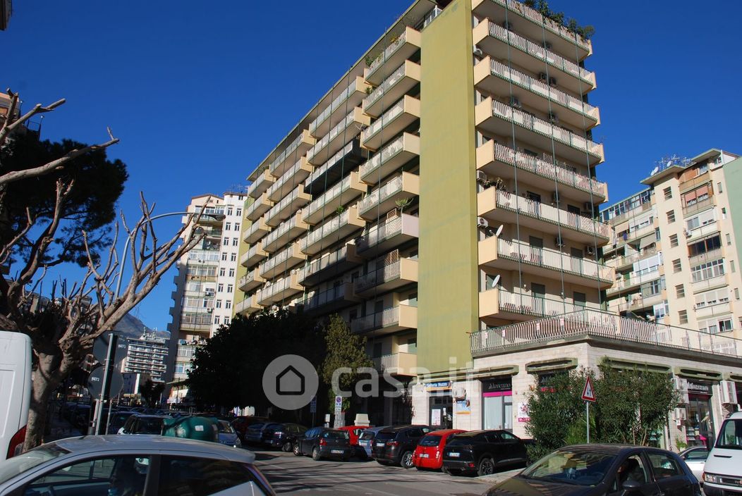 Appartamento in Vendita in Via Cristofaro Scobar a Palermo