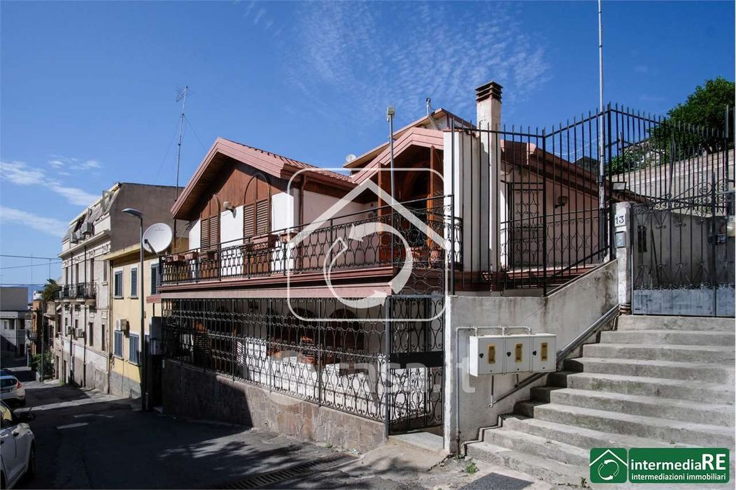 Villa in Vendita in a Reggio Calabria