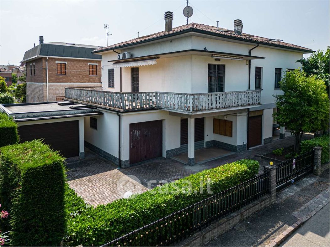 Casa Bi/Trifamiliare in Vendita in Via Perù 68 a Modena