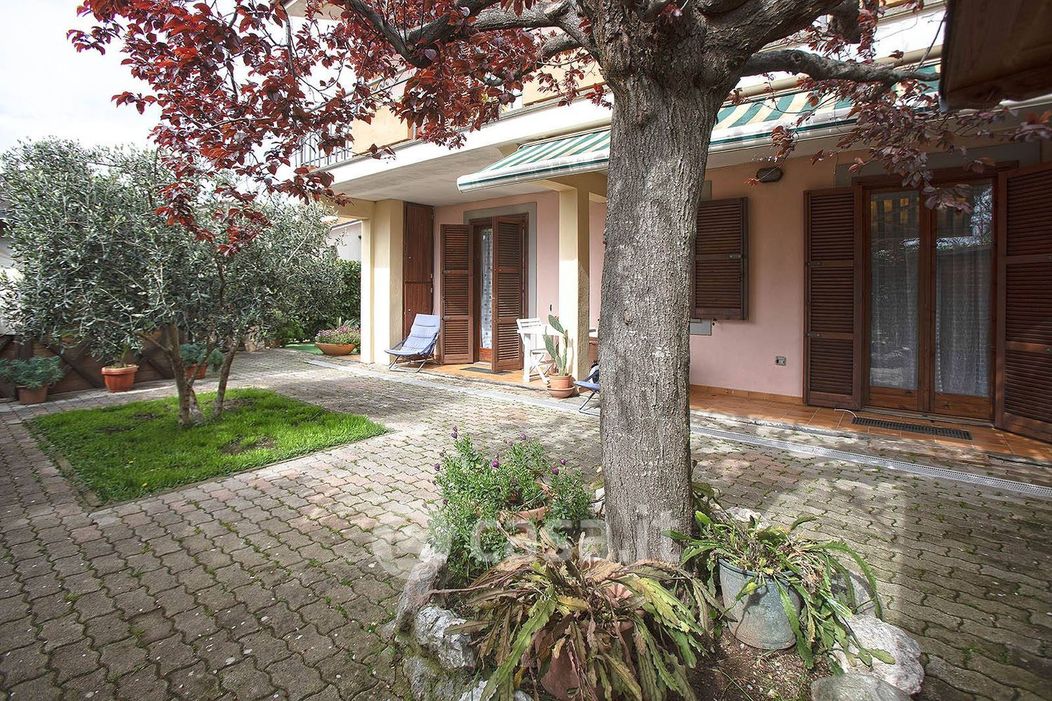 Villa in Vendita in Via Angiolino Zampi a Viterbo