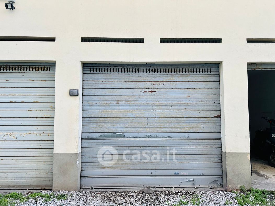 Garage/Posto auto in Vendita in Via Amerigo Vespucci 23 a Pisa