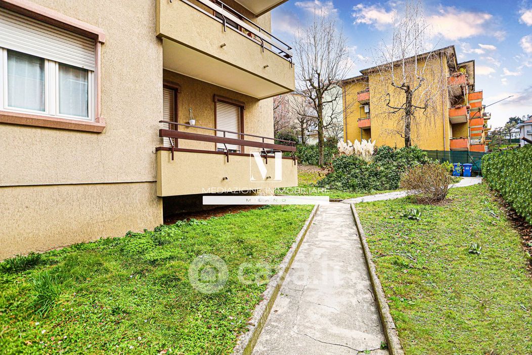 Appartamento in Vendita in Via Annibale Cressoni a Como