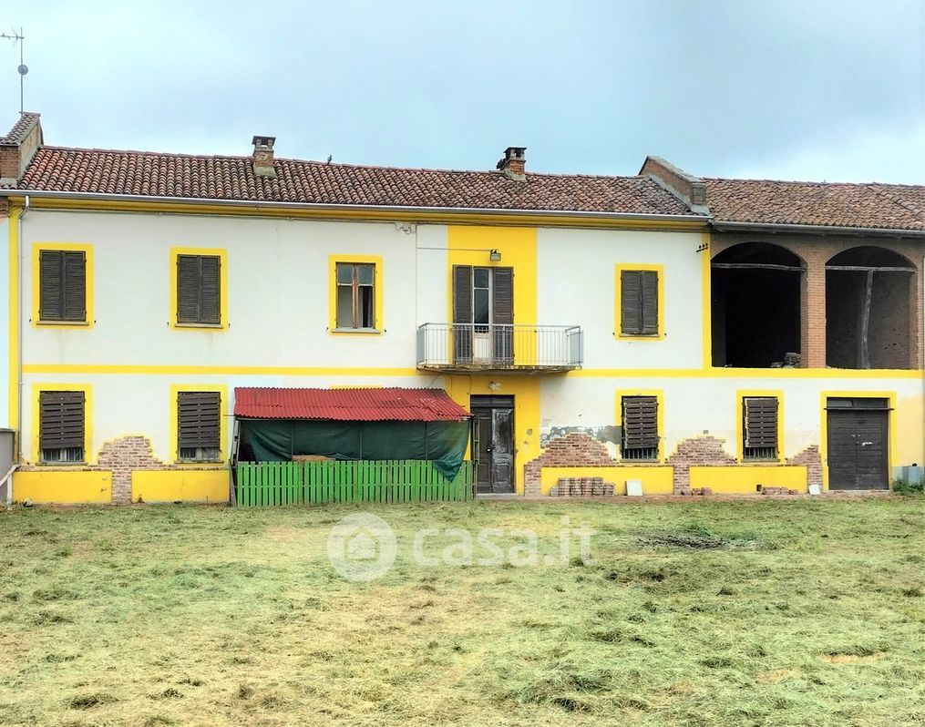 Rustico/Casale in Vendita in Frazione San Marzanotto a Asti