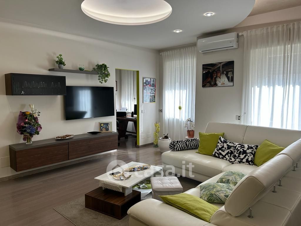Appartamento in Vendita in Via MONGINEVRO 224 a Torino