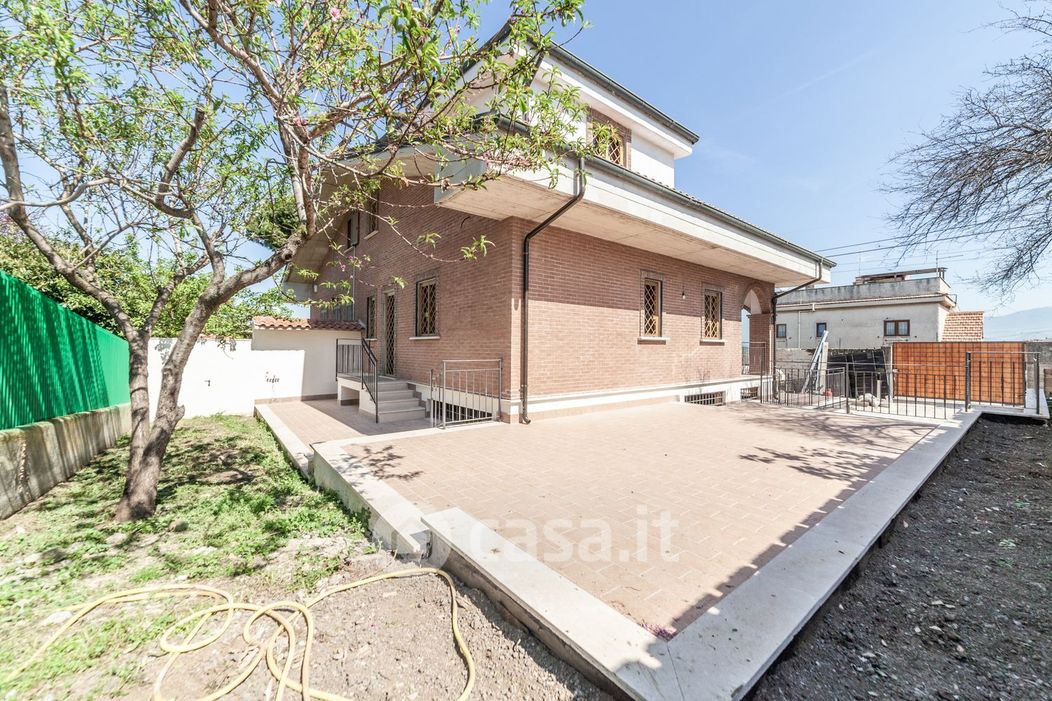 Casa Bi/Trifamiliare in Vendita in Via Pisoniano 31 a Guidonia Montecelio