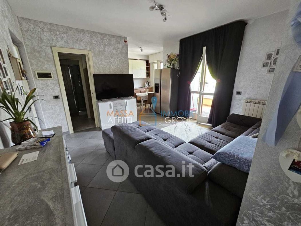 Appartamento in Vendita in Via provinciale Carrara Avenza 91 a Carrara