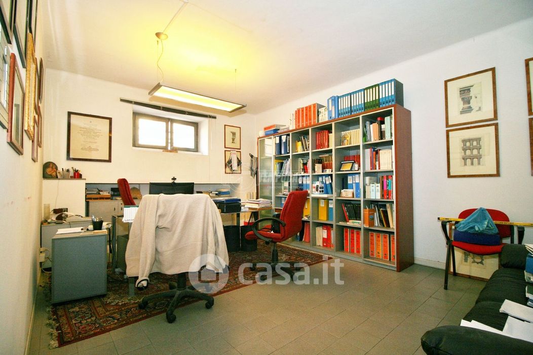 Ufficio in Vendita in Via Isonzo a Ancona