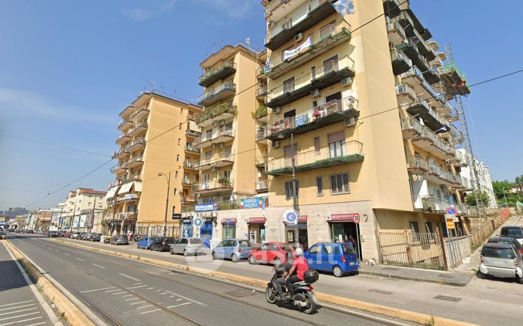 Negozio/Locale commerciale in Vendita in Via della Stadera 46 a Napoli