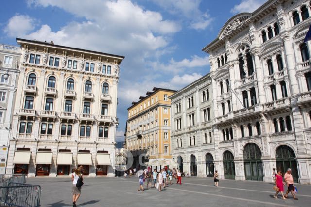 Appartamento in Affitto in Capo di Piazza G. Bartoli 1 a Trieste