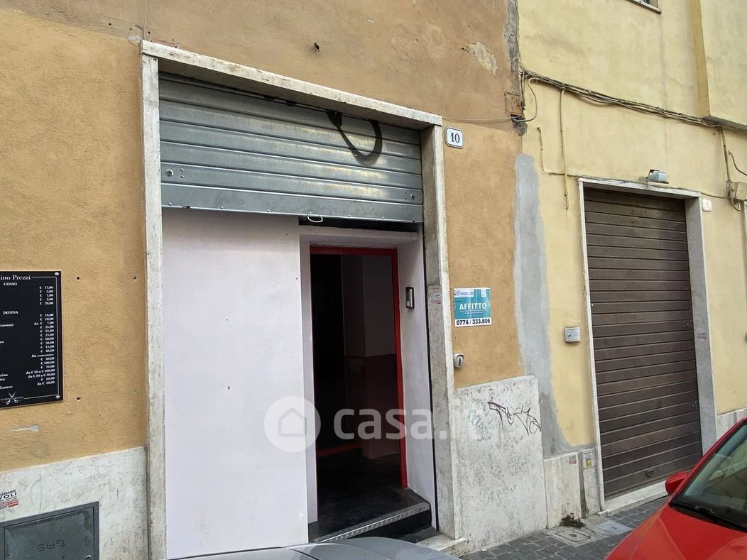 Negozio/Locale commerciale in Affitto in Via Munazio Planco a Tivoli