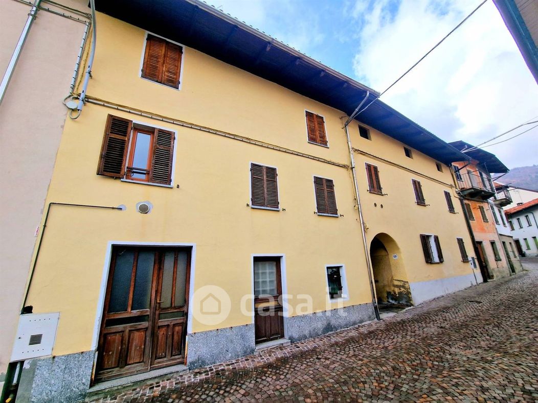 Casa Bi/Trifamiliare in Vendita in Via Santuario d'Oropa 529 a Biella