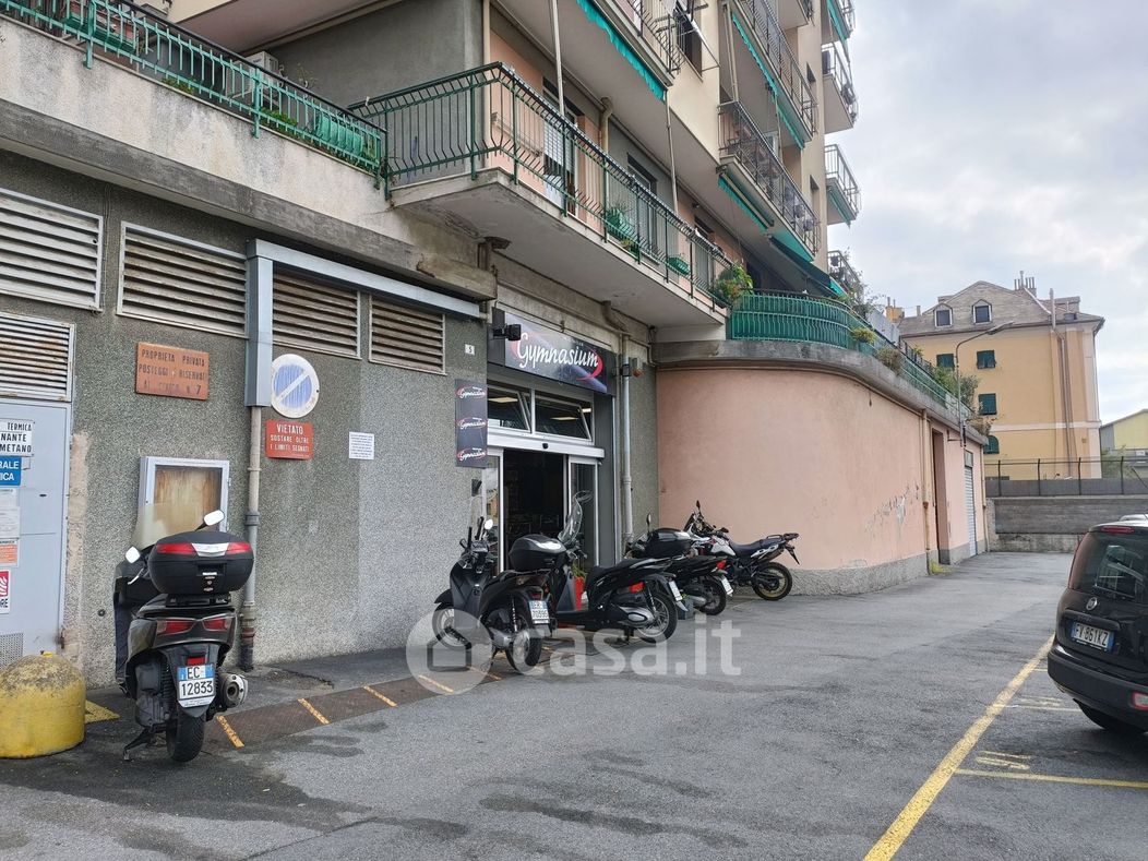 Negozio/Locale commerciale in Vendita in Via dell'Alloro 1 a Genova