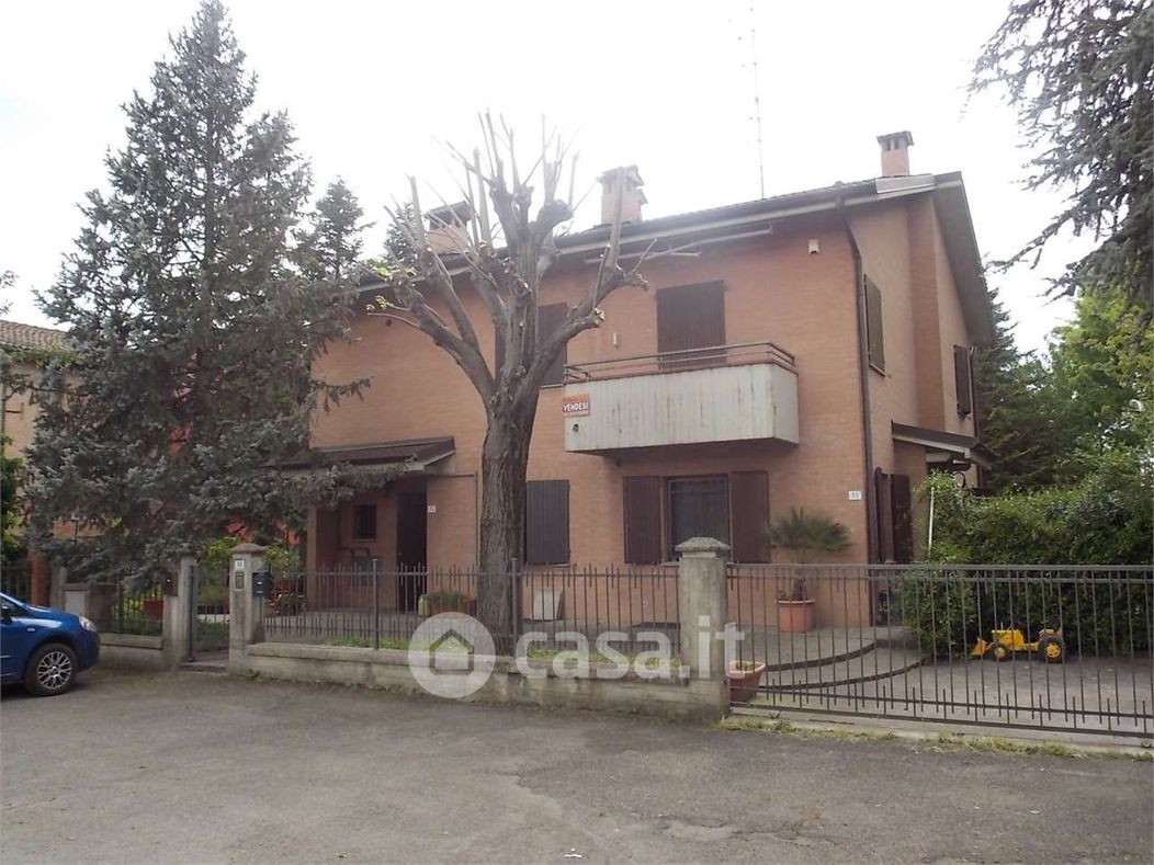 Casa Bi/Trifamiliare in Vendita in Via Renzo Reggiani 33 a Modena