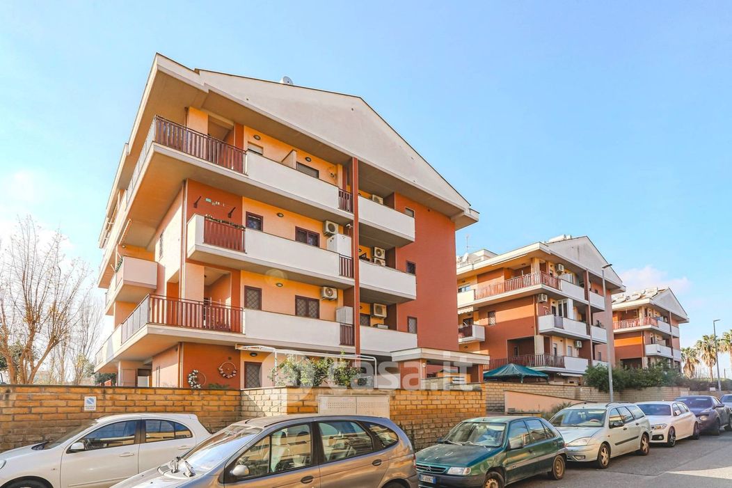 Appartamento in Vendita in Via Mordano 20 a Roma