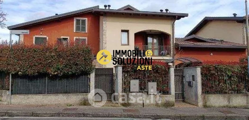 Appartamento in Vendita in Via Verona a Cantù