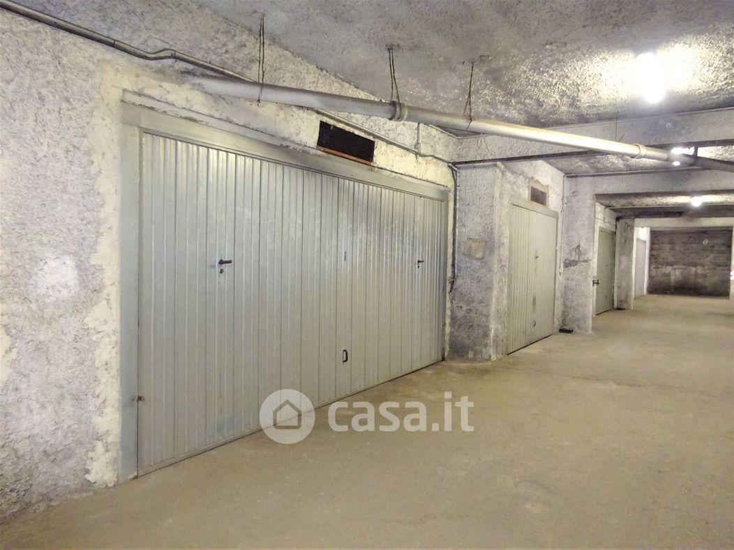 Garage/Posto auto in Vendita in Via San Gimignano a Roma