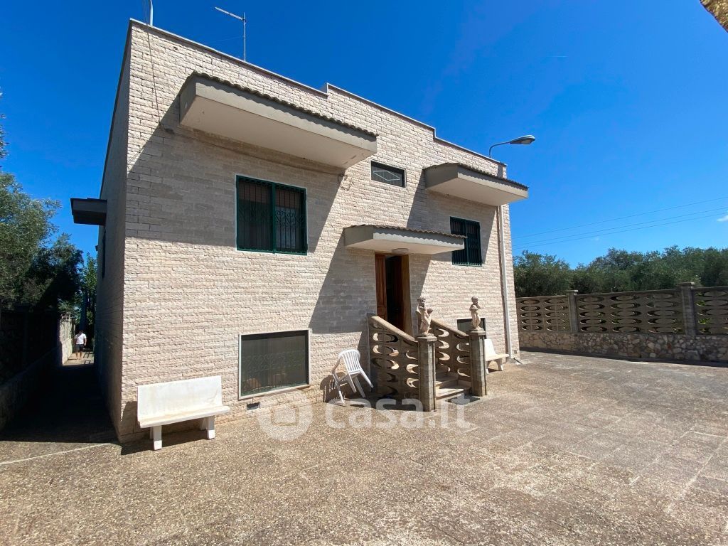 Villa in Vendita in Strada Deserti 5 a Bari