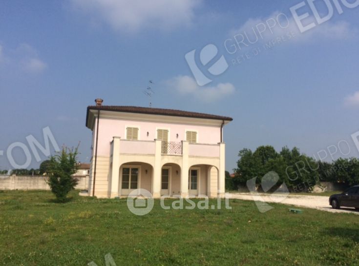 Villa in Vendita in Via P. Bembo 55 a Orzinuovi