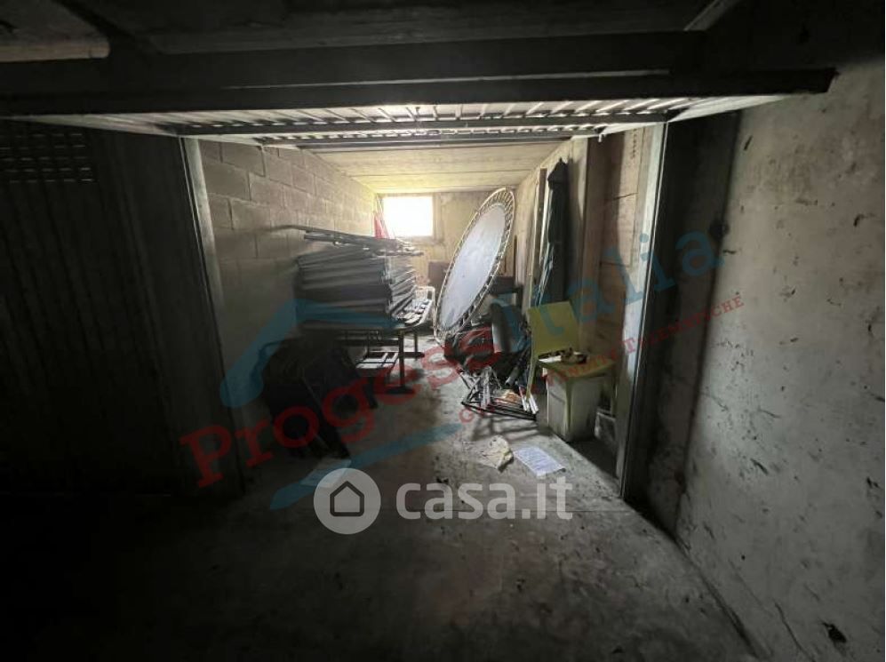 Garage/Posto auto in Vendita in Via cesare cantu a Olginate