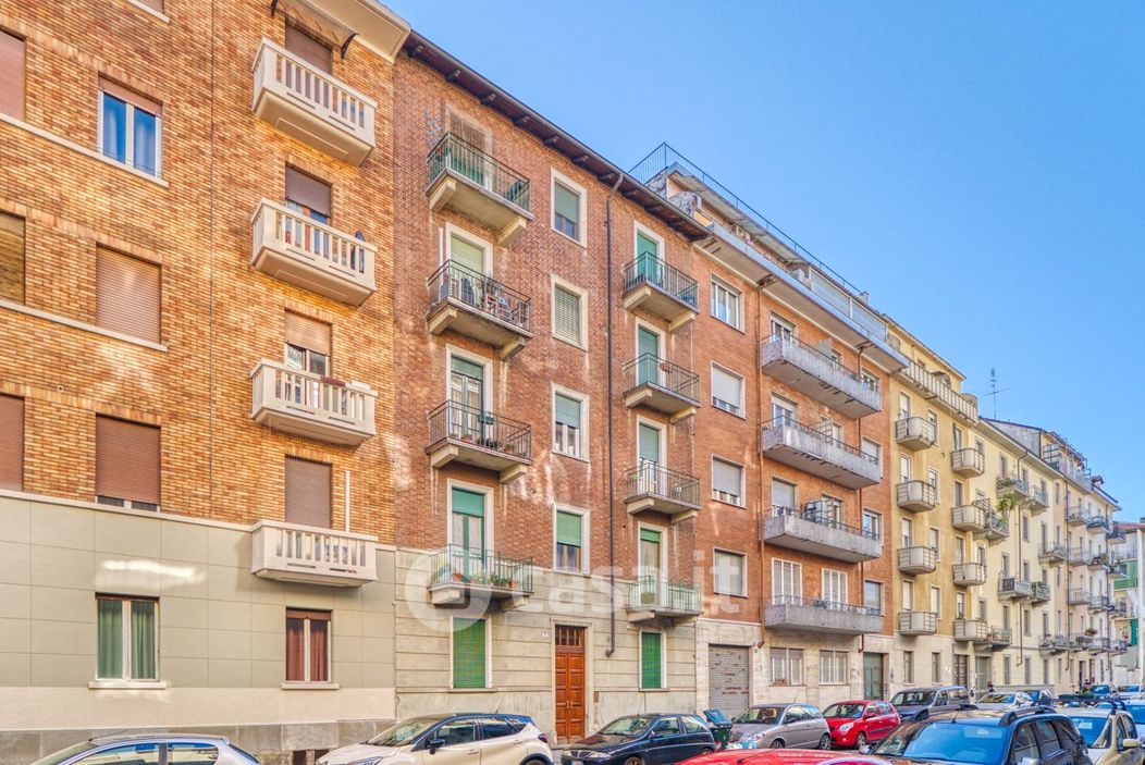 Appartamento in Vendita in Via Viverone 7 a Torino
