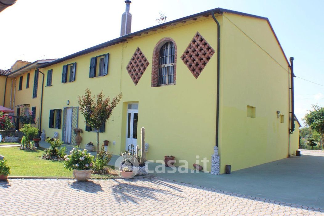 Villa in Vendita in Via Ulivi a Castelfranco di Sotto