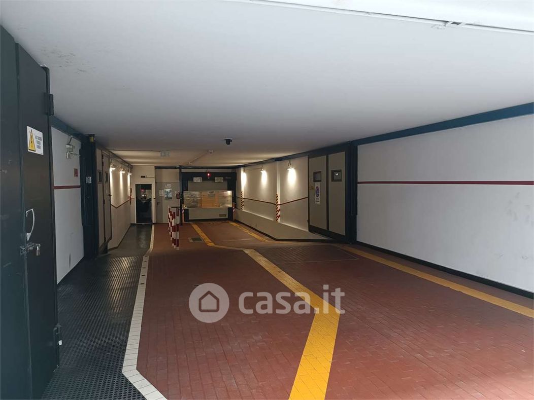Garage/Posto auto in Vendita in Via Giulio Rubini a Como