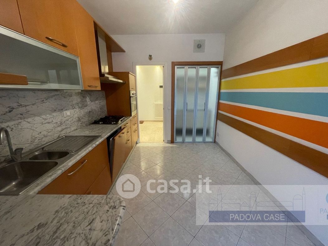Appartamento in Vendita in Via Castelfranco a Padova