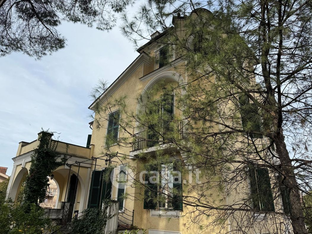 Stabile / Palazzo in Affitto in Via Cimone 48 a Roma