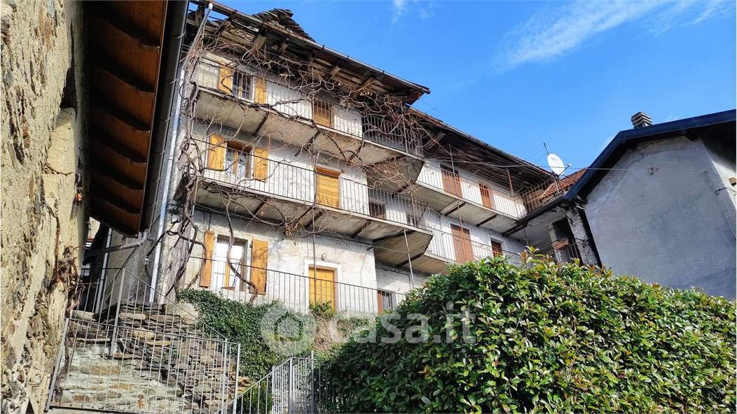 Casa Bi/Trifamiliare in Vendita in Via Montebello a Caprezzo