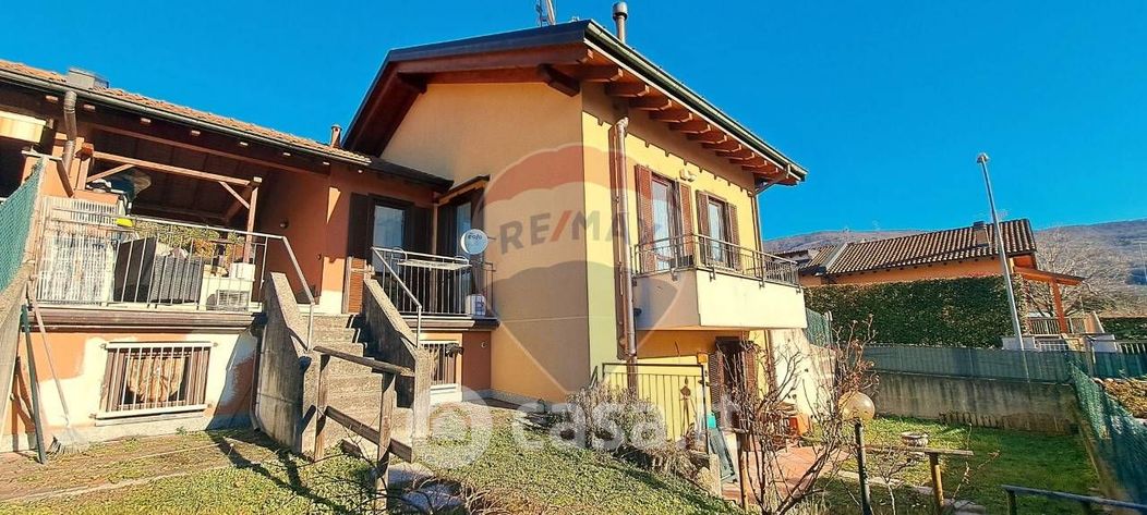 Villa in Vendita in Via Prada 35 a Cunardo