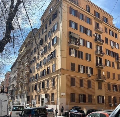 Appartamento in Vendita in Viale delle Provincie a Roma