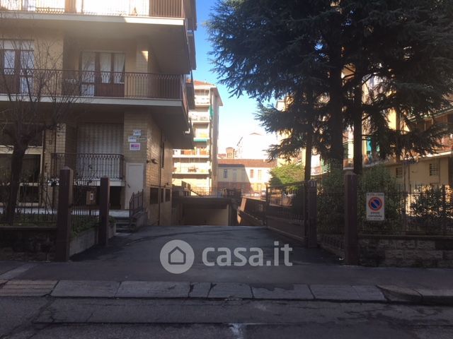 Garage/Posto auto in Vendita in Via Tepice 7 a Torino