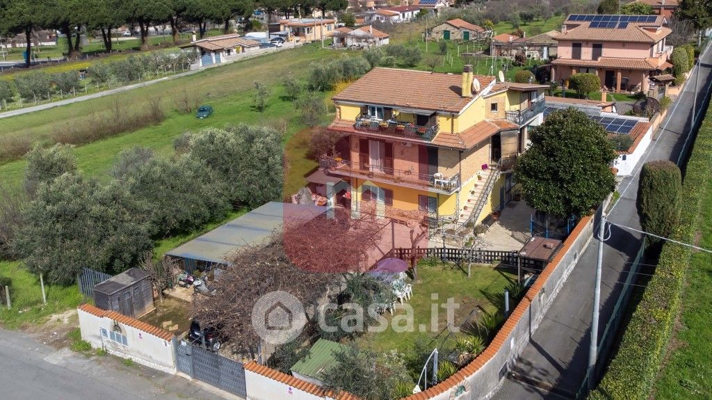 Villa in Vendita in Via del Campo Sportivo 7 a San Cesareo