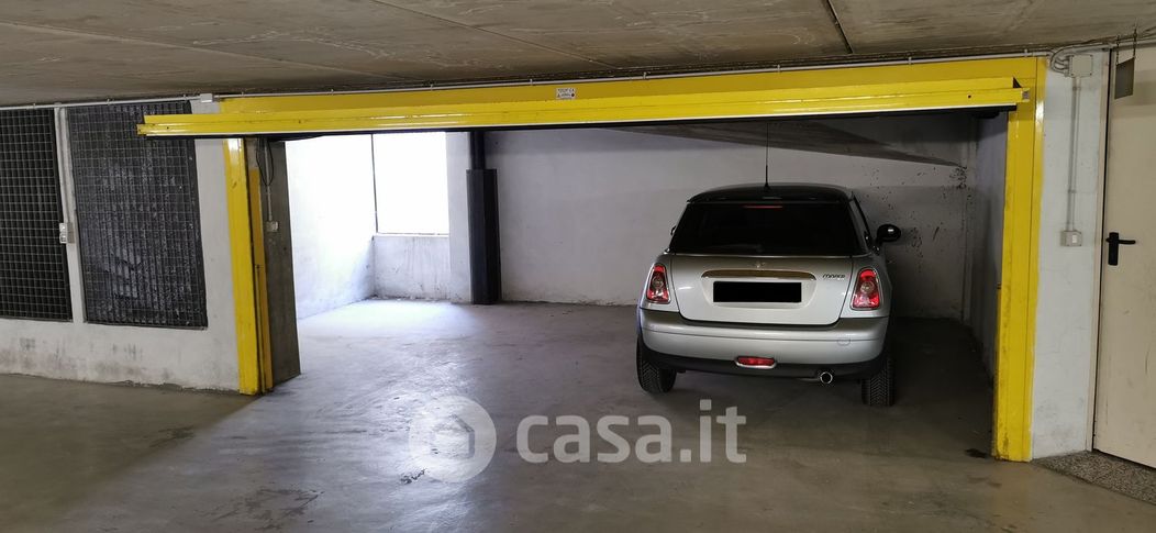 Garage/Posto auto in Affitto in Via Conte Verde 16 a Milano