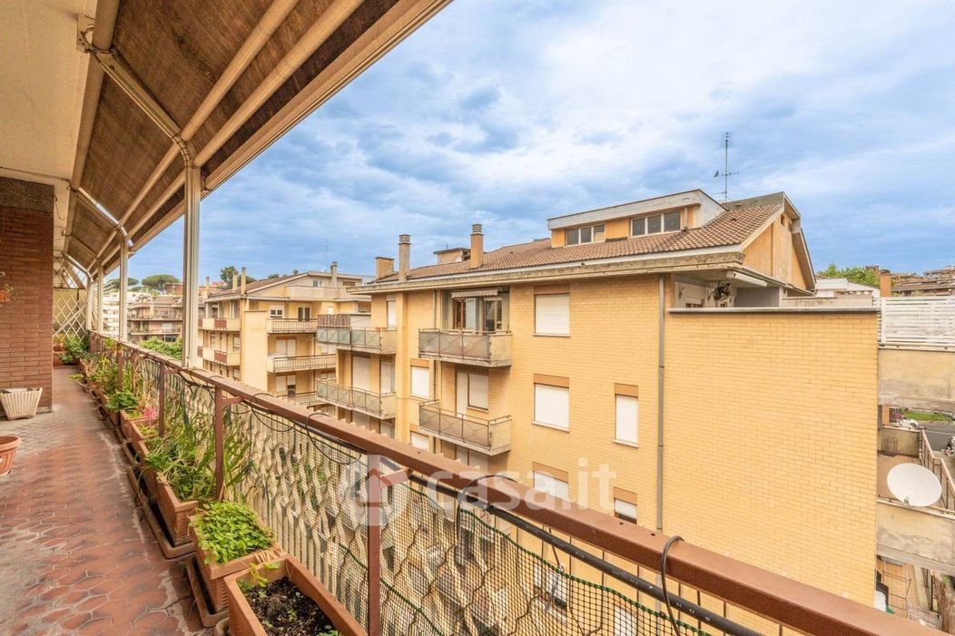 Appartamento in Vendita in Via Conca d'Oro a Roma
