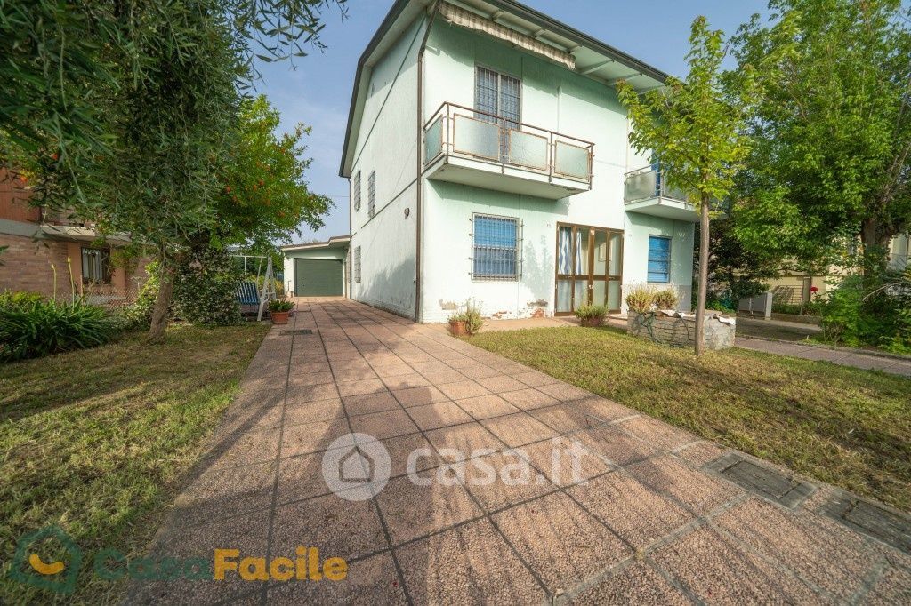Casa indipendente in Vendita in Via Canapino 571 a Cesena