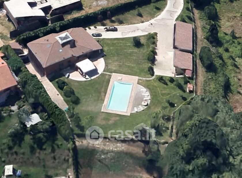 Villa in Vendita in Traversa i 285 a Lucca
